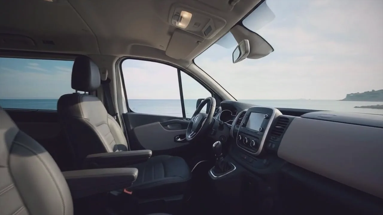 Передние сиденья Renault Trafic — изображение создано ИИ