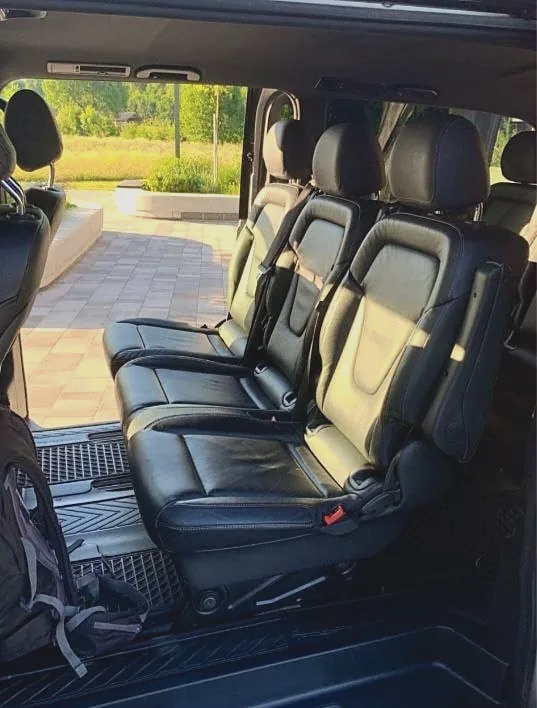 Диван на троих в Mercedes V-Class, чёрная кожа