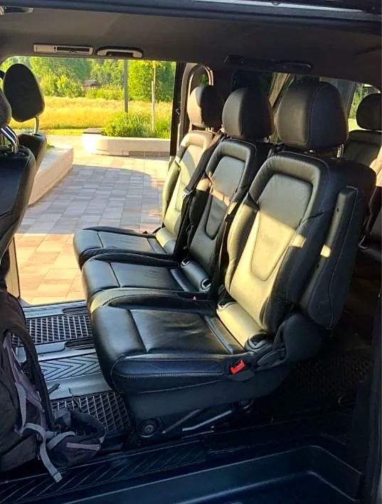 Three-seat bench in the Mercedes V-Class, black leather